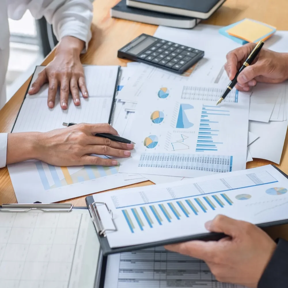 partner-meeting-of-business-team-colleagues-consultation-and-discussion-marketing-plan-meeting-2